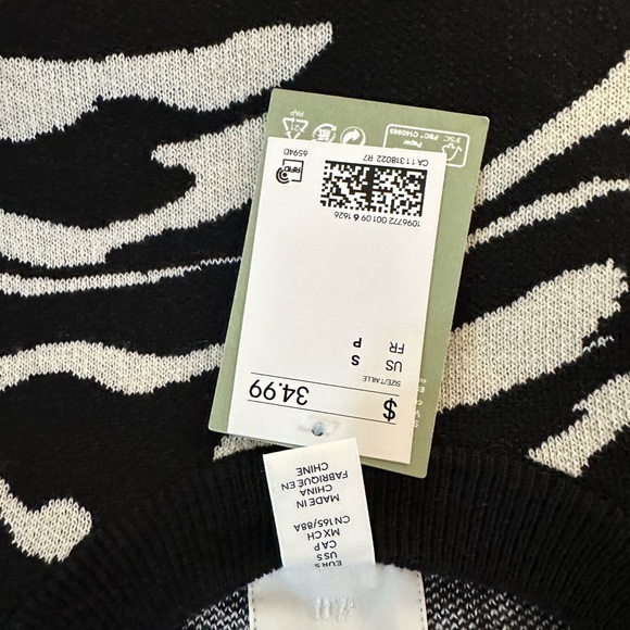 Jacquared Knit H&M sweater in the colour zebra, new with tags, size small - Picture 3 of 4